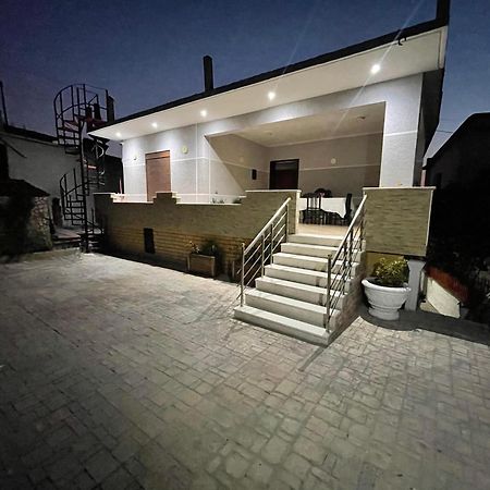 בראט Anel'S Guesthouse מראה חיצוני תמונה