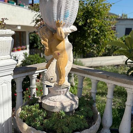 בראט Anel'S Guesthouse מראה חיצוני תמונה