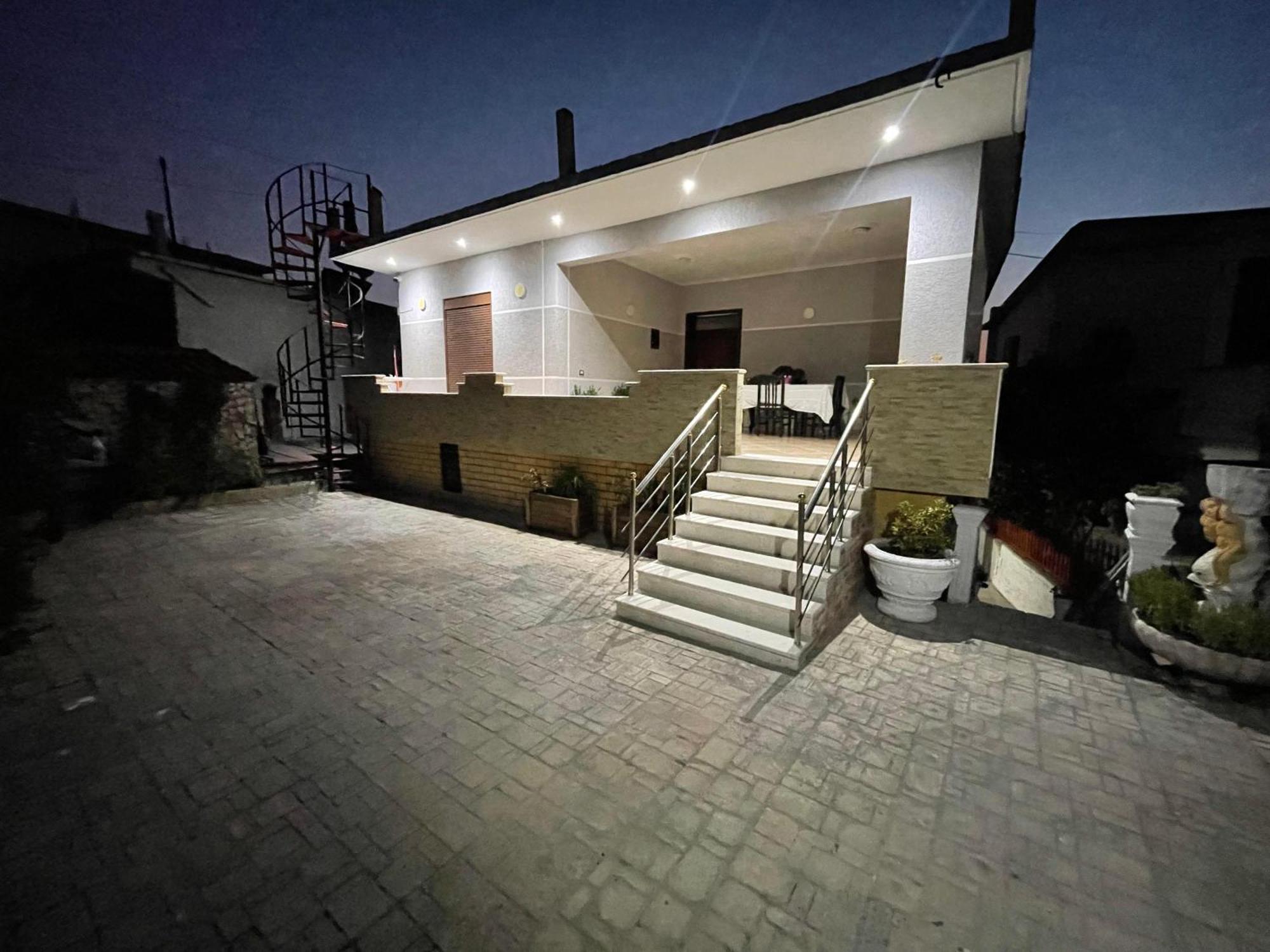 בראט Anel'S Guesthouse מראה חיצוני תמונה