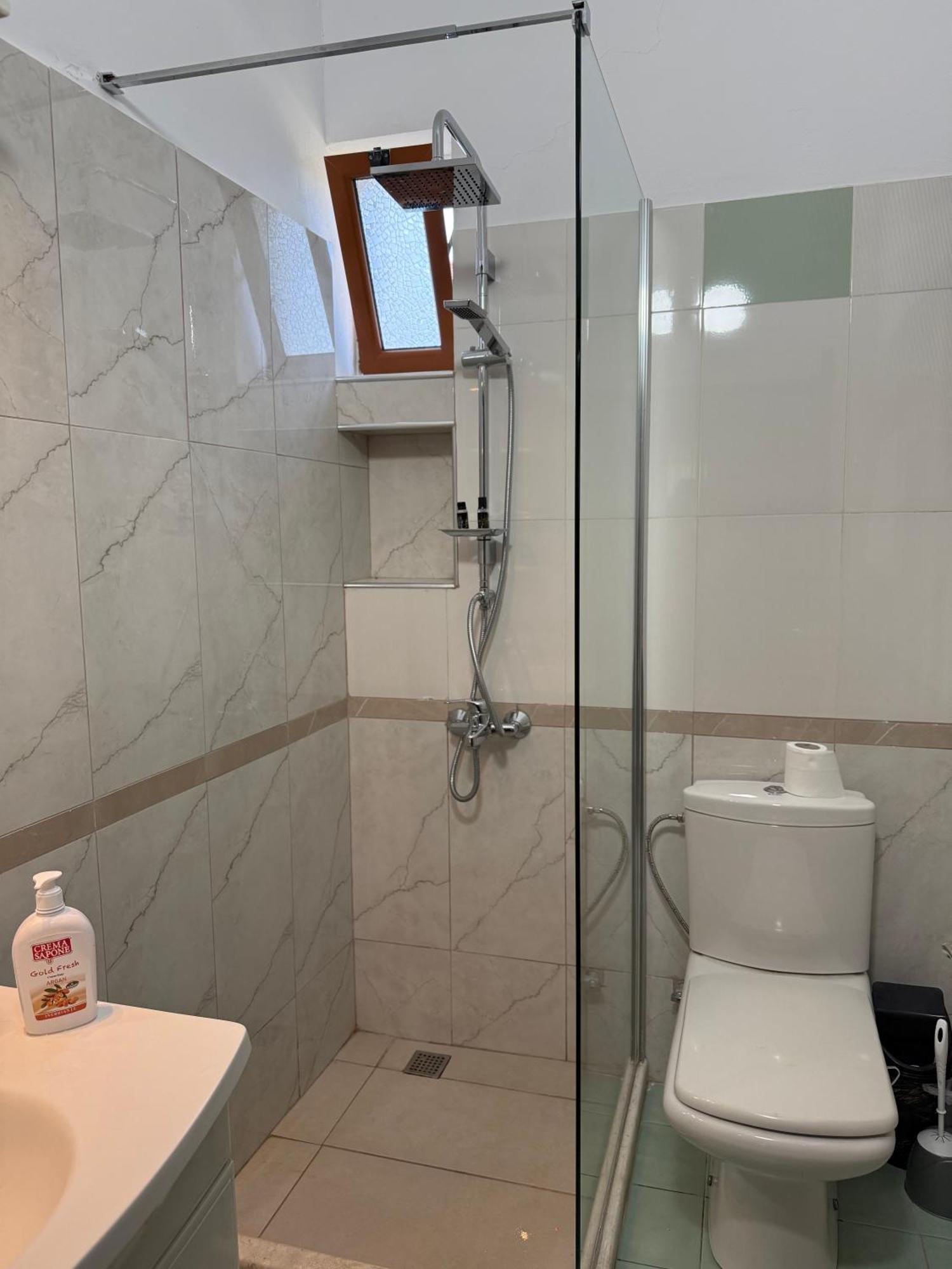 בראט Anel'S Guesthouse מראה חיצוני תמונה