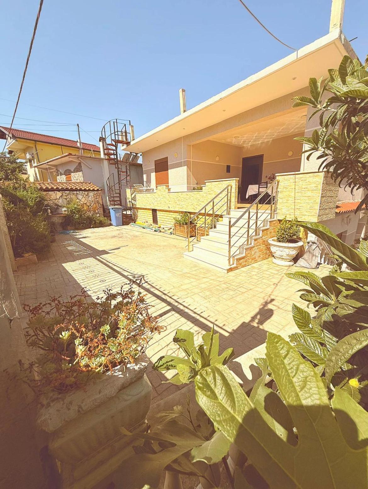 בראט Anel'S Guesthouse מראה חיצוני תמונה