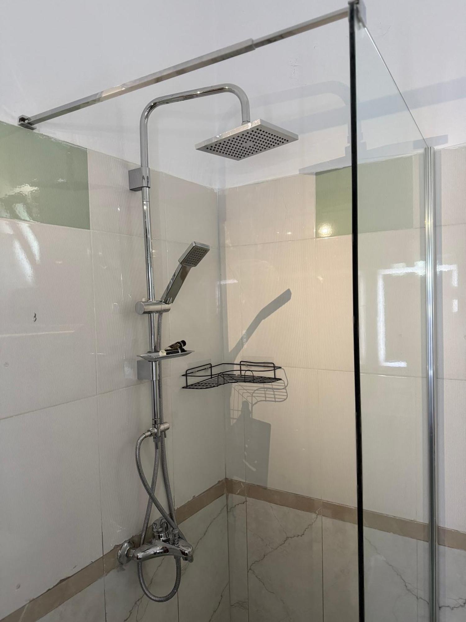 בראט Anel'S Guesthouse מראה חיצוני תמונה