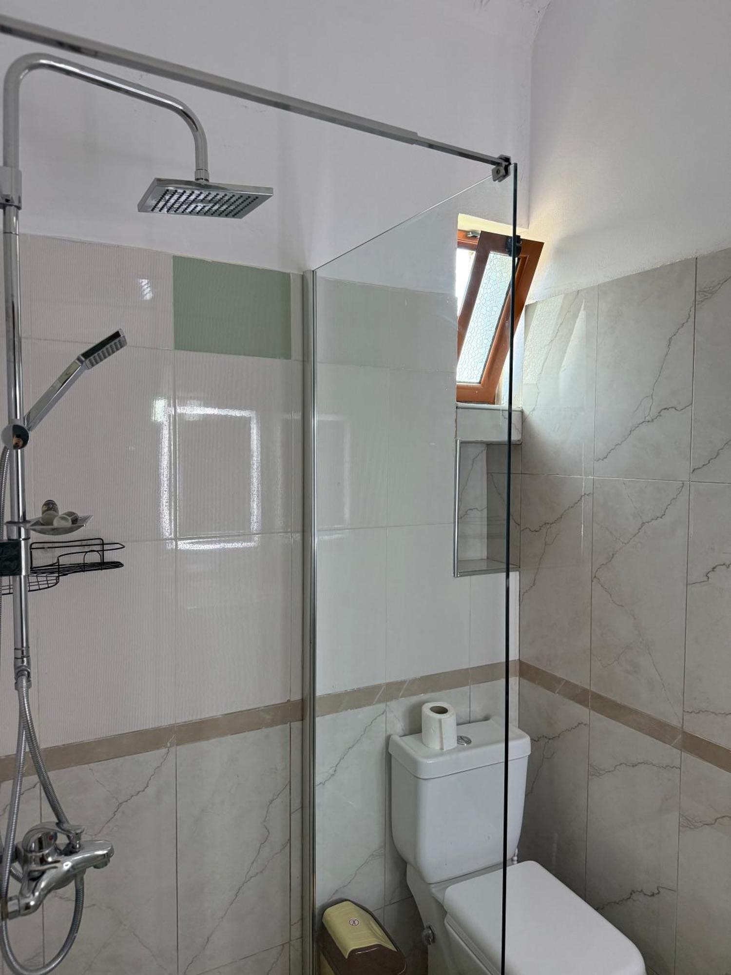 בראט Anel'S Guesthouse מראה חיצוני תמונה